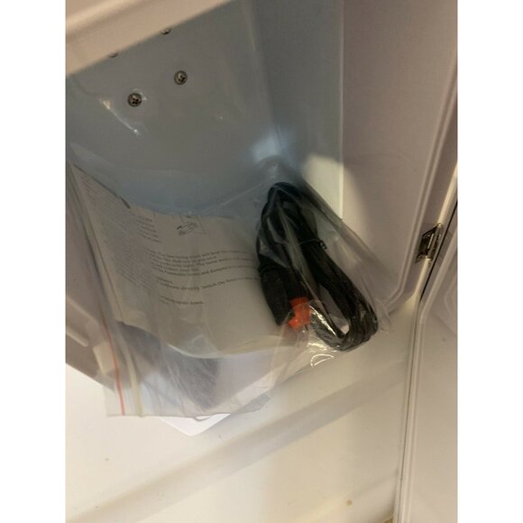 New Harrahs Resort 4.0 L Mini Thermoelectric Cooler And Warmer Car 12V No Box - Picture 7 of 8